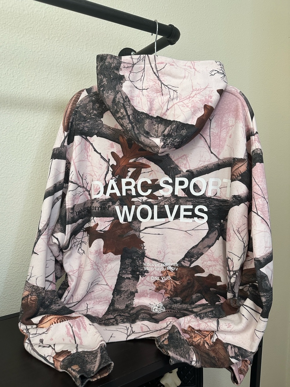 DARC SPORT WOLVES "PIERCE" PINK CAMO HOODIE - Picture 7 of 7
